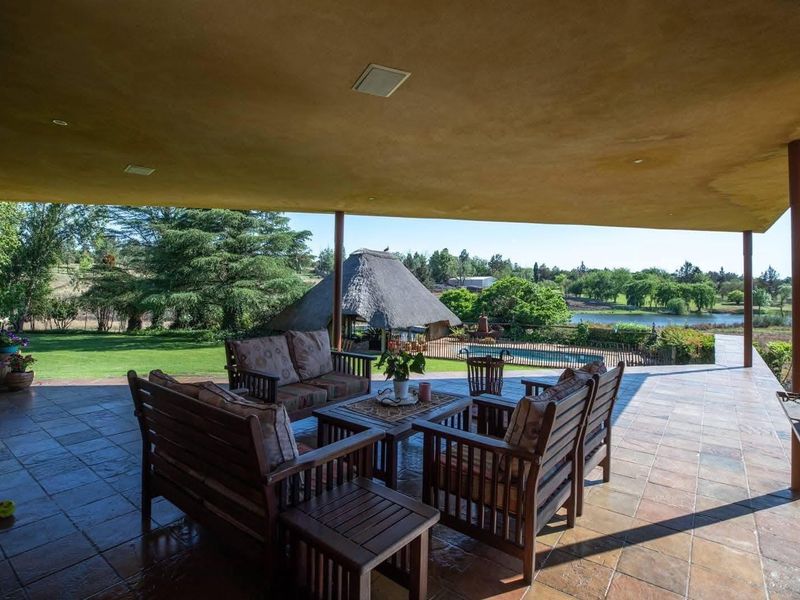 Exclusive Estate Living | Space, Privacy & Views - Photo 6