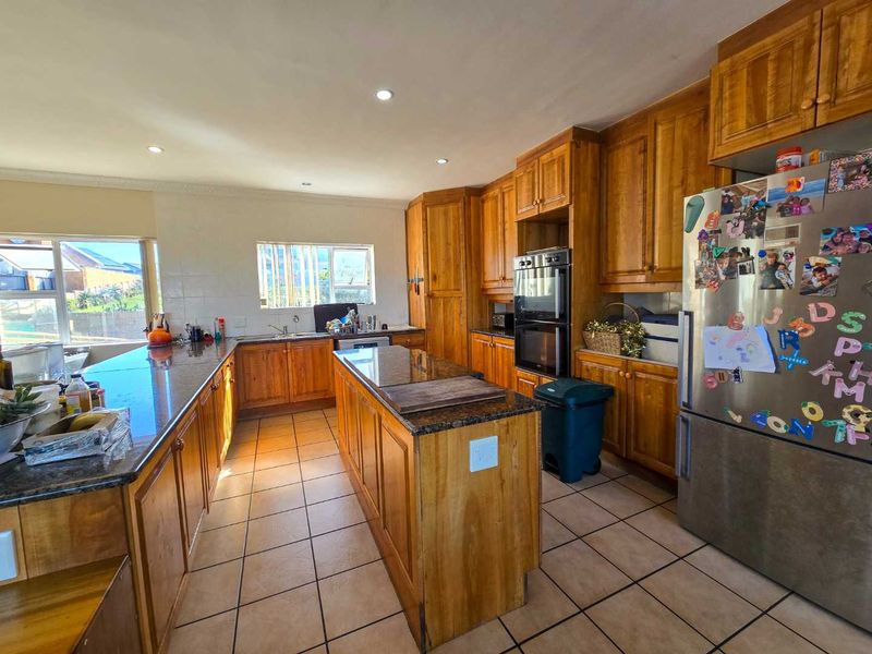Facebrick family home for sale in Stilbaai-Wes. - Photo 6