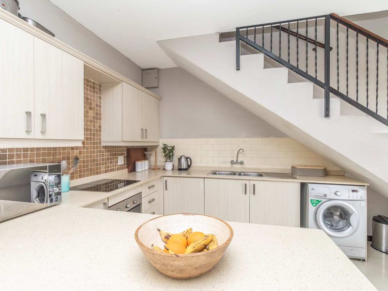 Modern Family Living - Photo 10