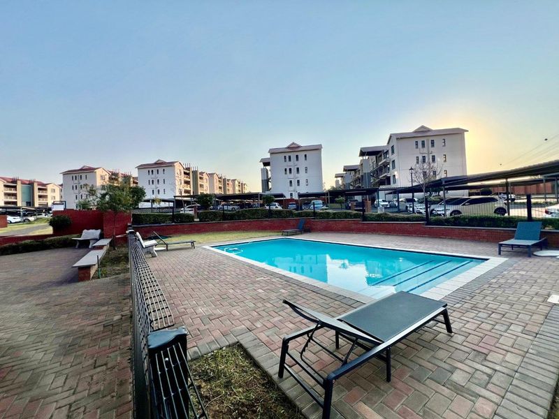 Charming 3-Bed Garden Unit in Sought-After Modderfontein Estate - Photo 4