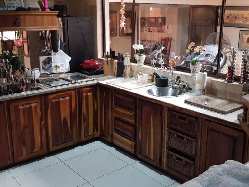 Elegance & Class! - Photo 2