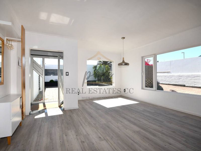 Immaculate Home with Bonus Bangalow - Photo 3