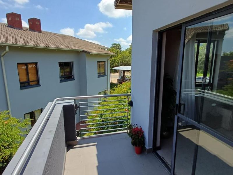 2 Bedroom 2 Bathroom modern 1st floor Apartment for sale in beautiful Golf Estate for R790 000 - Photo 9
