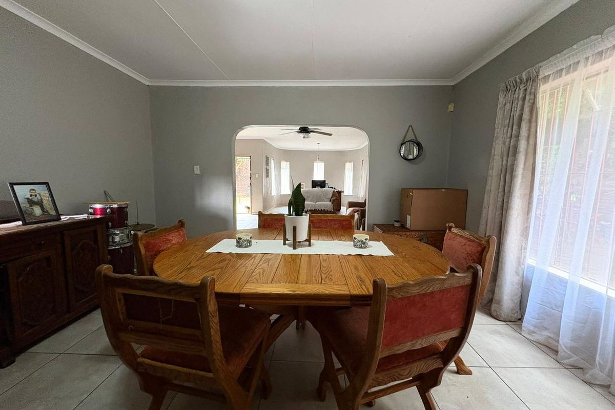 4 Bedroom House for Sale in Mulbarton - Photo 2