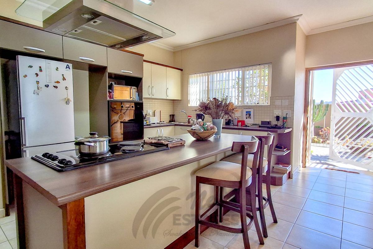 Furnished Home For Sale in Ocean View, Swakopmund - Photo 4
