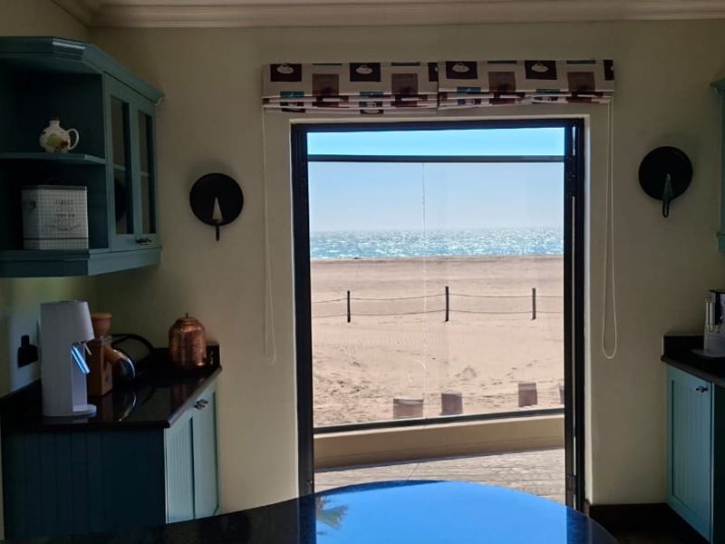 FOR SALE: STUNNING BEACHFRONT HOME WITH PANORAMIC SEA VIEWS, DOLPHIN BEACH, WALVIS BAY - Photo 6