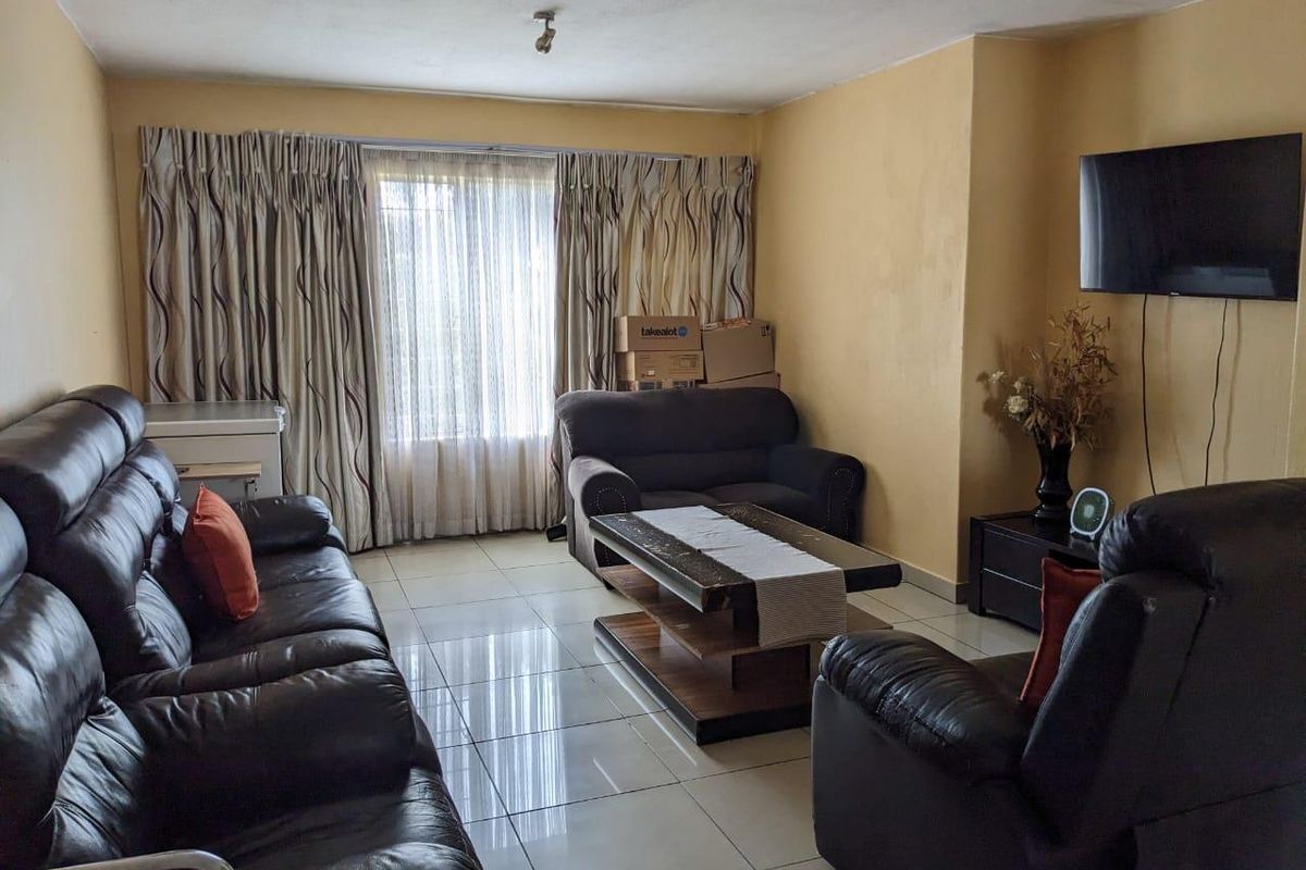 Cute Primrose Townhouse: Secure, Solar-Powered Living Perfect for First-Time Buyers! - Photo 4