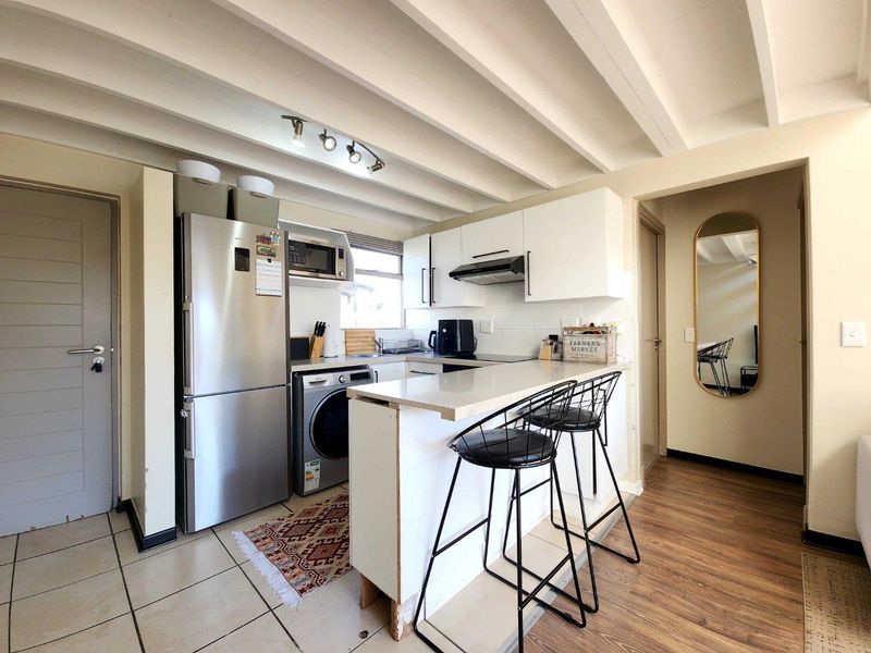 Modern 1-Bedroom Loft Apartment with Double Balcony & Scenic Views – Lonehill Versatile Loft | Prime Location - Photo 3