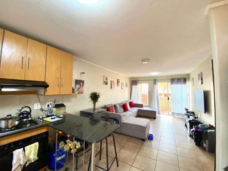 Beautiful newly painted simplex - Photo 3