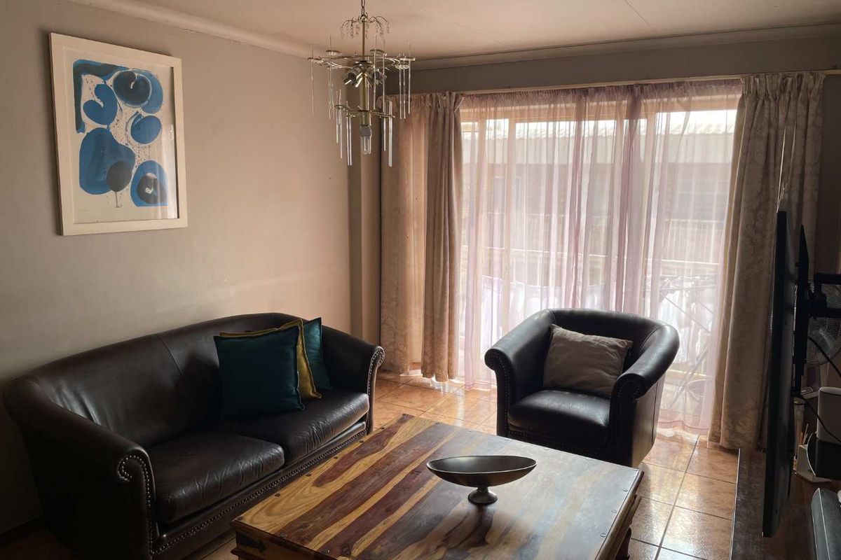 2 Bedroom Flat in Silverton FOR SALE - Photo 5