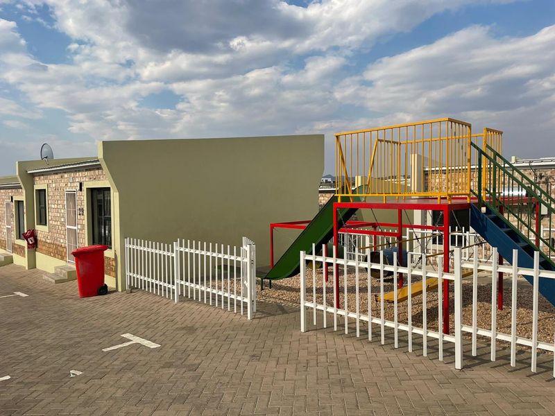 OCLE GROUND FLOOR 2 BEDROOM APARTMENT FOR SALE IN OTJOMUISE EXT. 3 - Photo 2