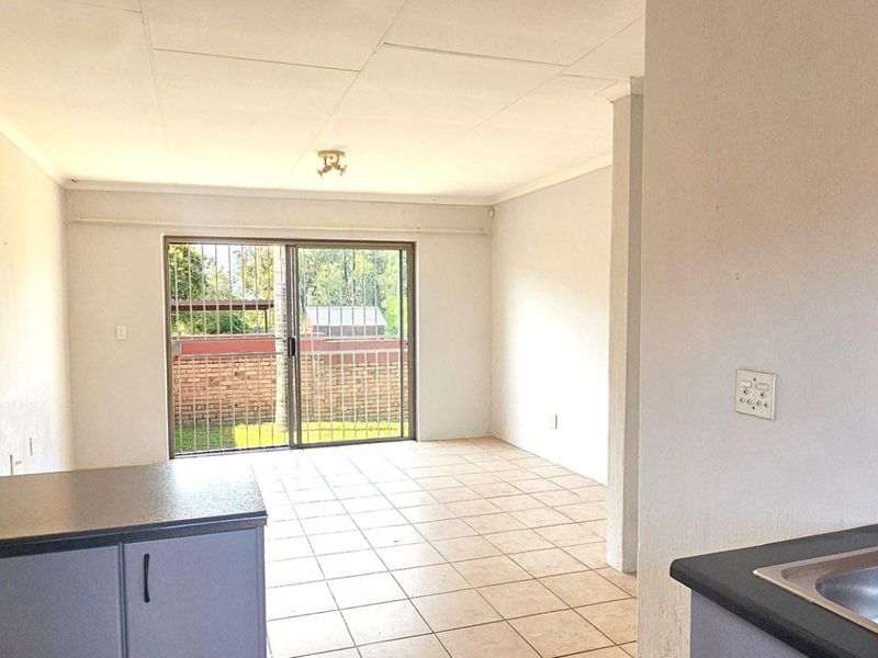 NEAT AS A PIN - WITH SPACE GALORE!! - Photo 8