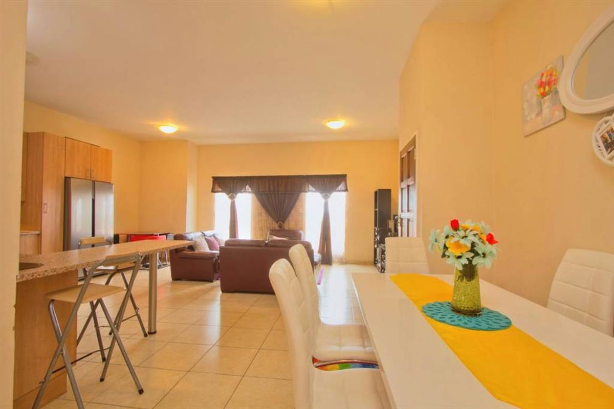 2 BEDS, 2 BATHS APARTMENT TO RENT IN NORKEM PARK. - Photo 4