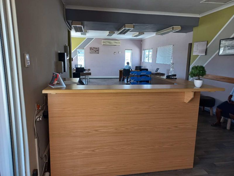 Very neat office space in a very popular building and excellent location - Photo 7