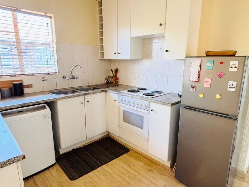 Prime Location Perfection: Your Dream Apartment Awaits - Photo 3