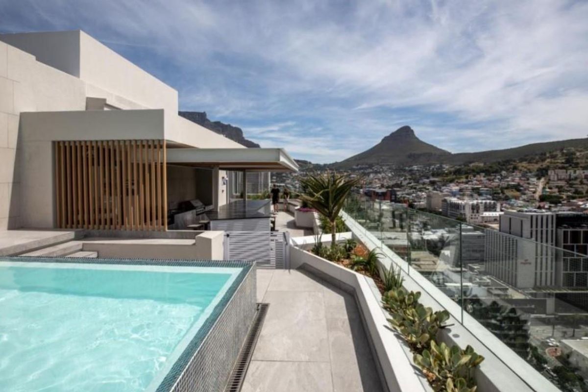 Spectacular 3-Storey Penthouse, Pool & Views! - Photo 2