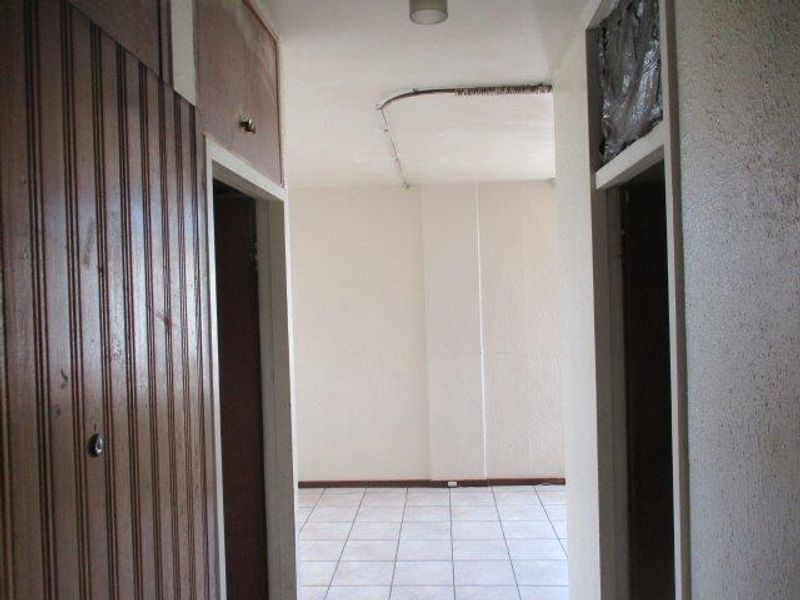 BACHELOR FLAT TO RENT IN SUNNYSIDE - Photo 6