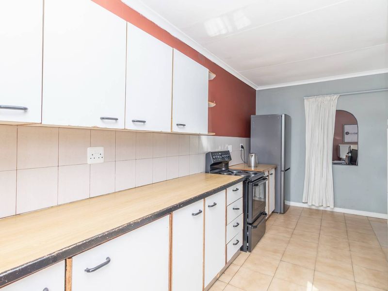 6 Bedroom House for Sale in Bloubosrand - Photo 10
