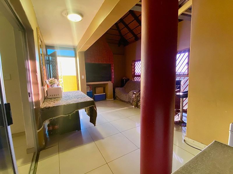 Beautiful Three-Storey Home with Flat for Sale in Dorado Park. - Photo 7