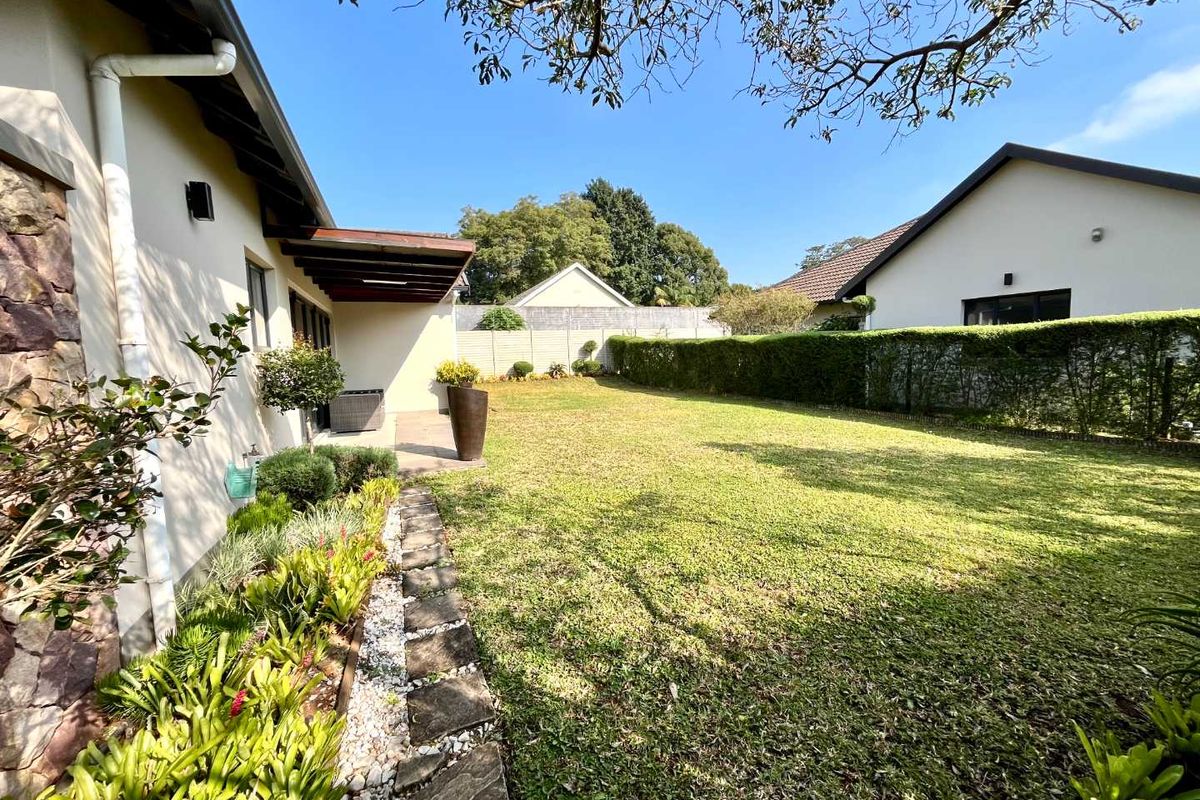 Stylish 3-Bedroom Family Home with Garden & Estate Amenities - Photo 3