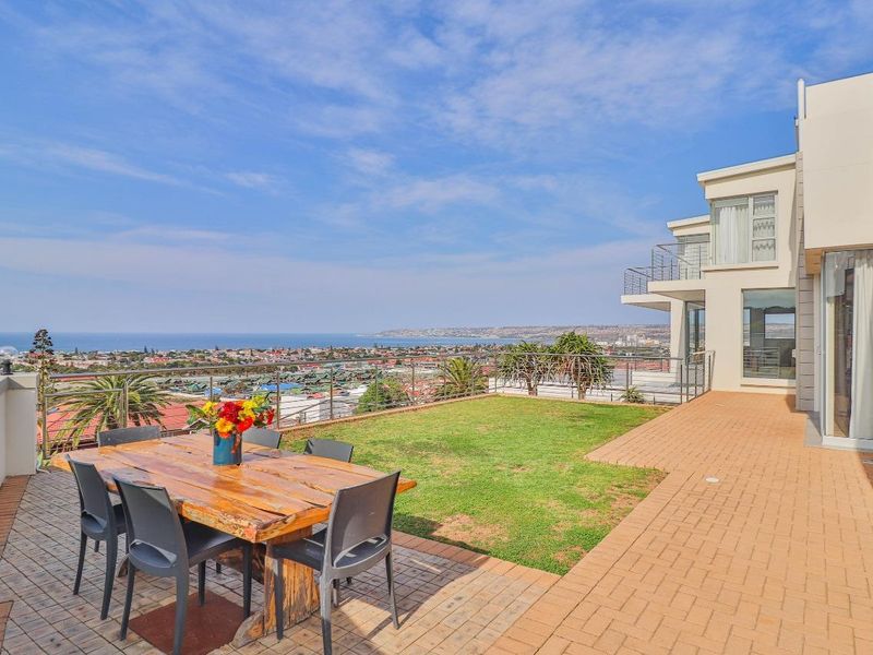 Experience luxurious coastal living with panoramic ocean views - Photo 2