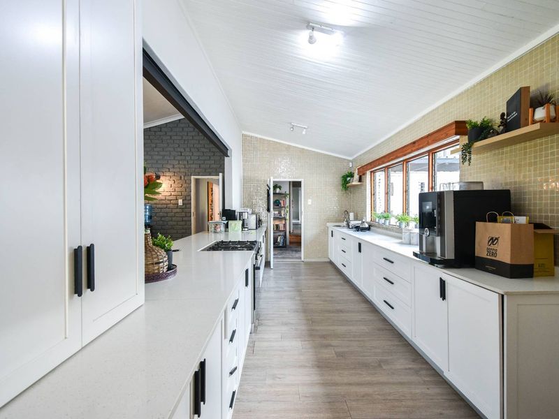 Full-Title home with loads of upgrades and plenty to offer - Murrayfield (Boomed-off security area) - Photo 10