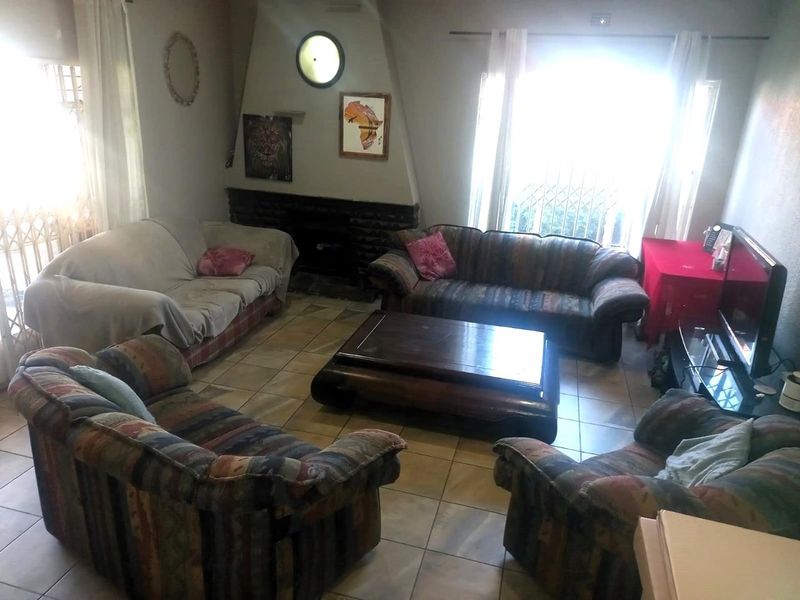 Lookinf for an income generating home, look no more. Priced to sell in tranquill South Crest - Photo 9