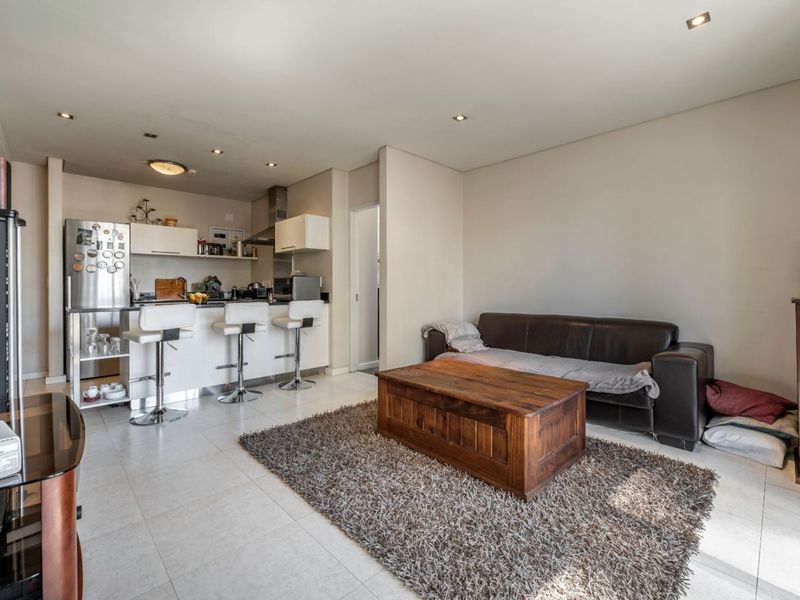 Two bedroom apartment for rent in 34 St George's - Photo 2