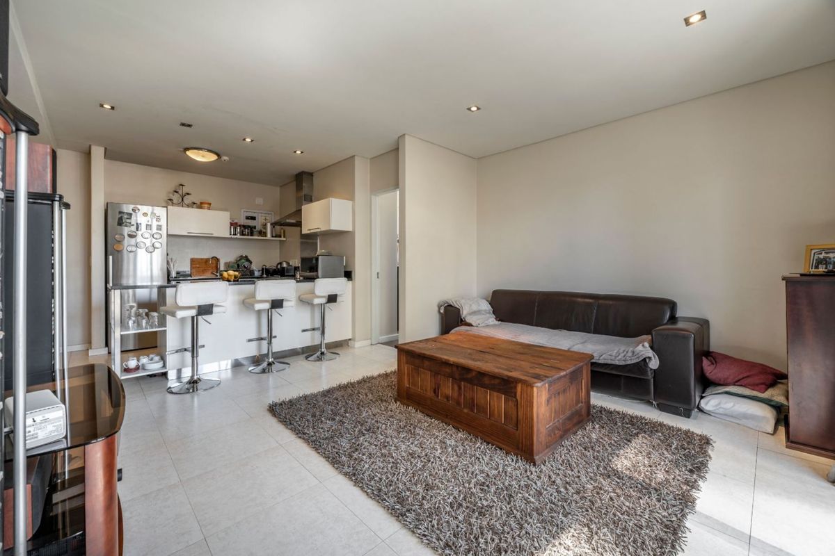 Two bedroom apartment for rent in 34 St George's - Photo 2