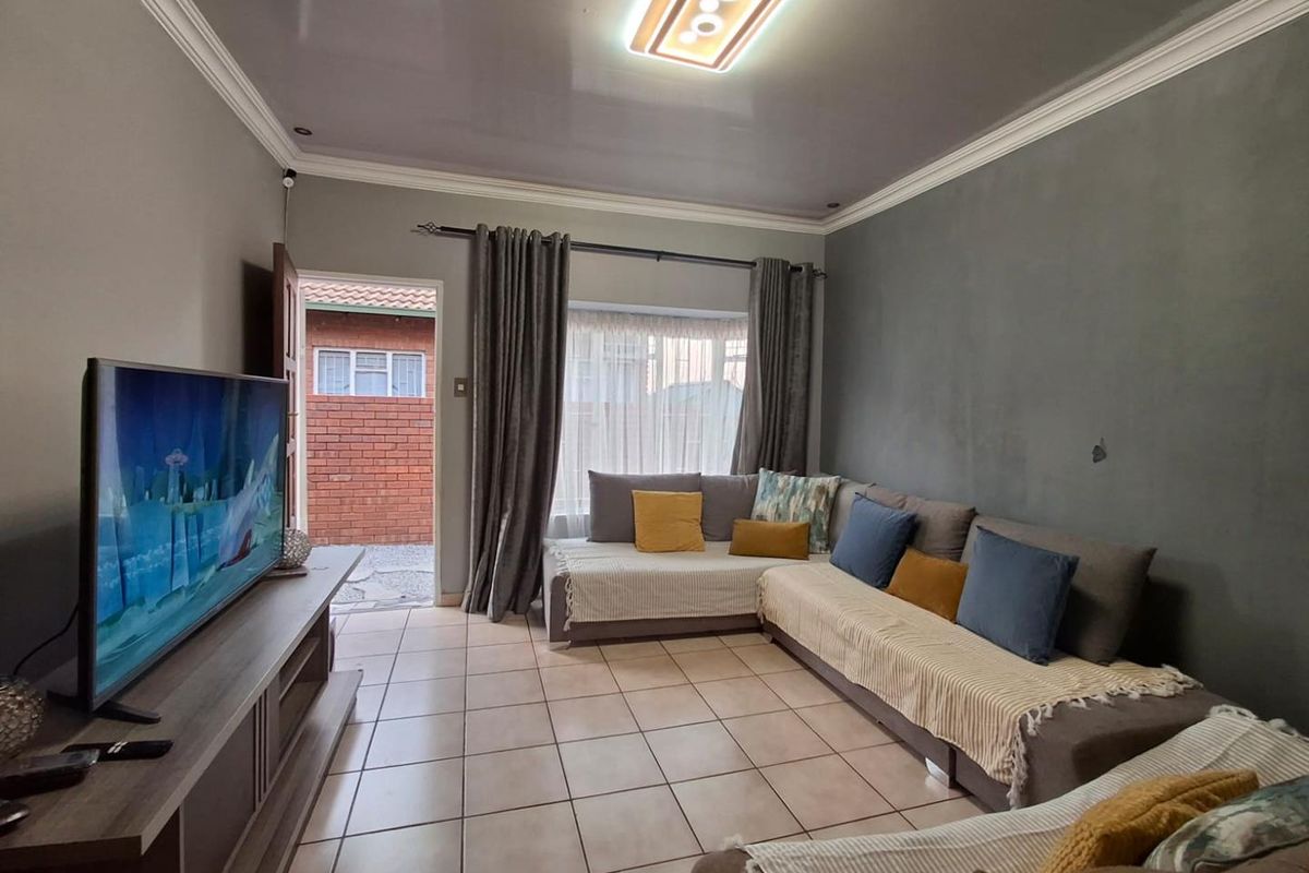 Your Dream 2-Bedroom Home with Private Garden - Photo 4