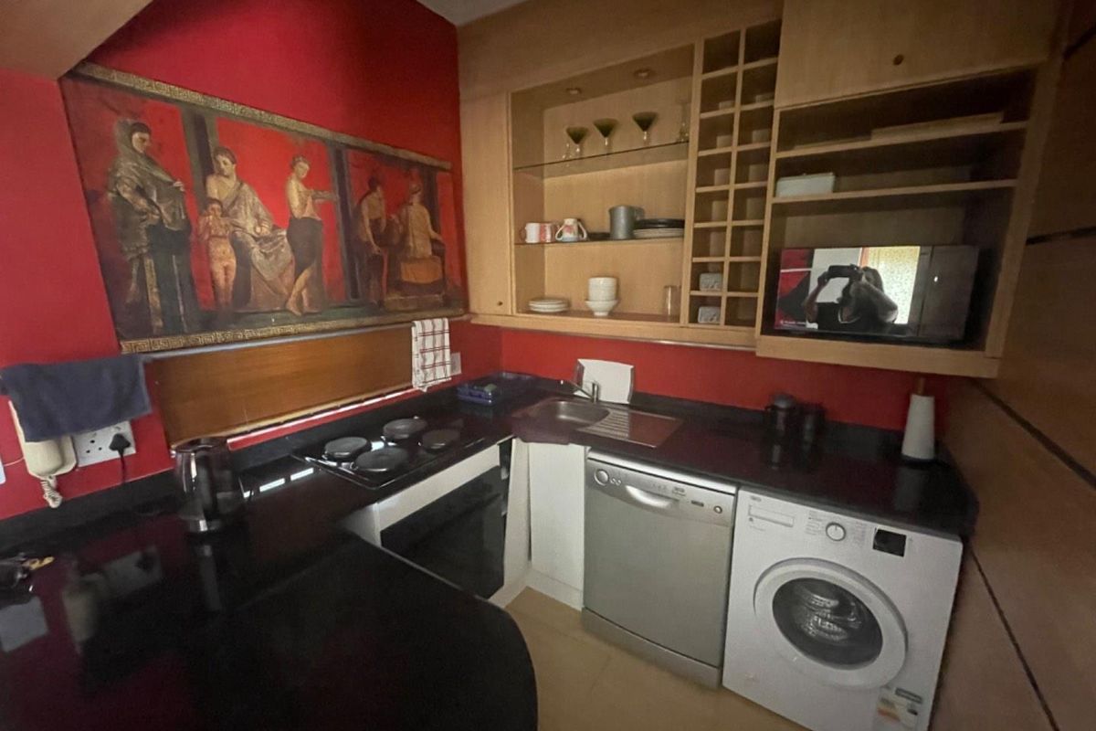 FURNISHED BACHELOR APARTMENT - Photo 3