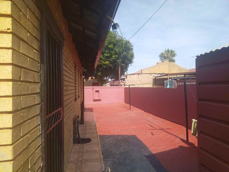 5 bedrooms house for sale Soshanguve FF - Photo 4