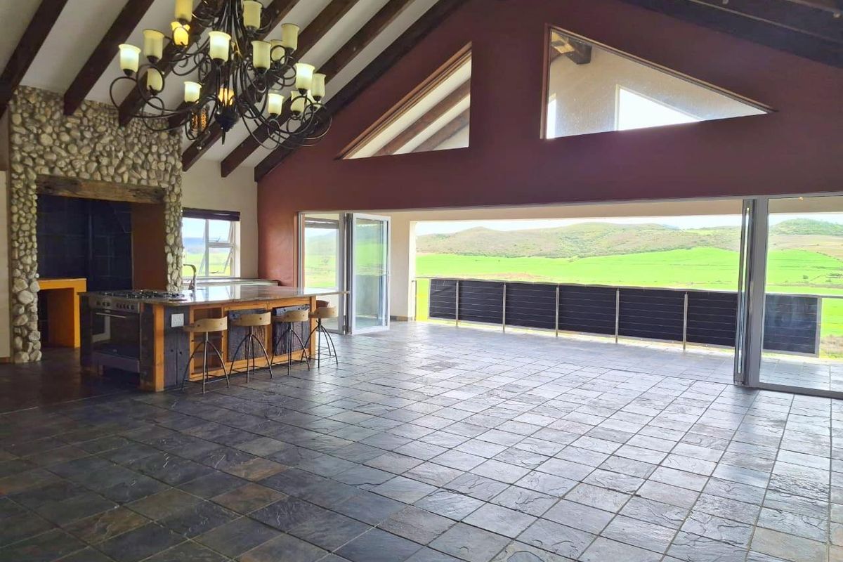 Exceptional Family Home in Reebok: A Perfect Blend of Rustic Charm and Contemporary Sophistication - Photo 4