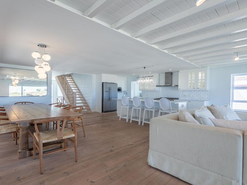 Stylish West Coast Home at the Sea - Photo 8