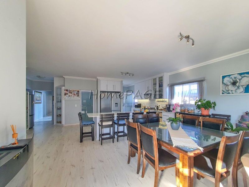 Ext 11 (Sun Bay), Henties Bay:  Neat 3 Bedr Home with 1 Bedr Flat is for Sale - Photo 7