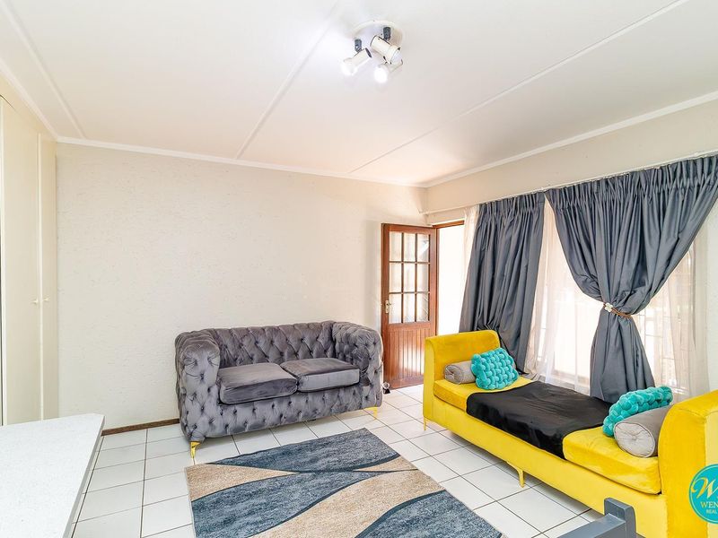Ideal First Time Buy - Secure Lock-Up and Go Apartment! - Photo 4