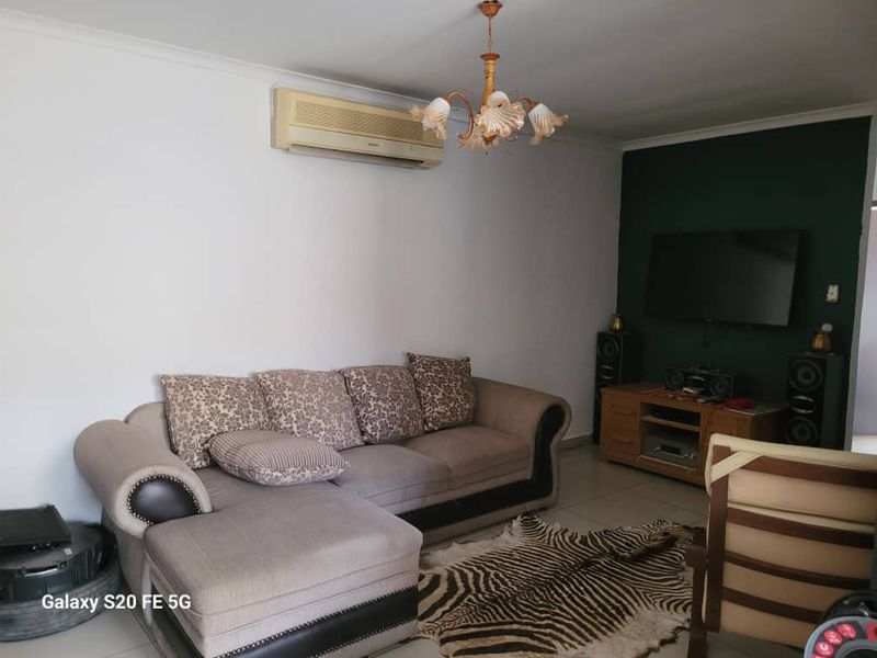 House for Sale-Okahandja - Photo 8