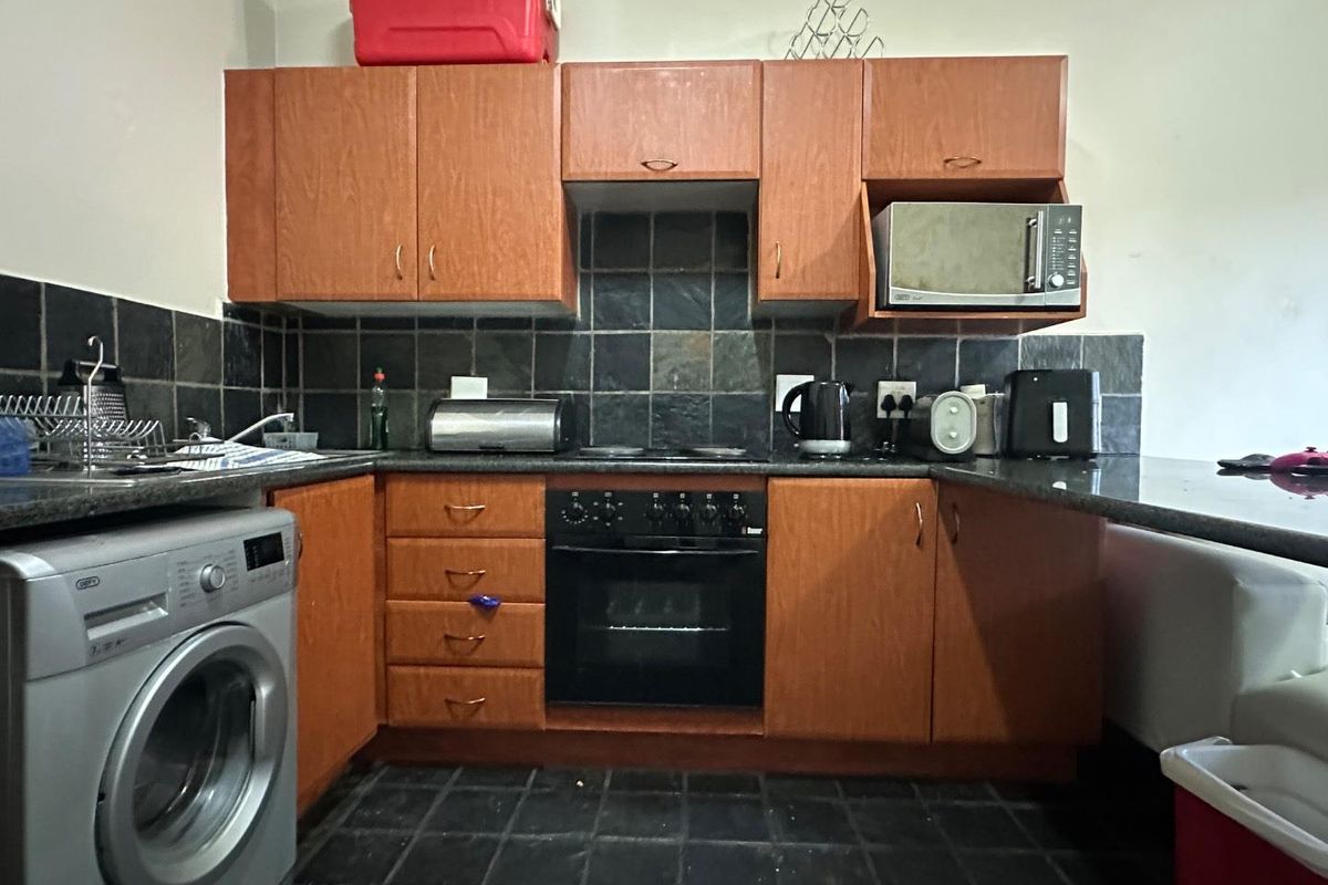 Location is everything! - Photo 5