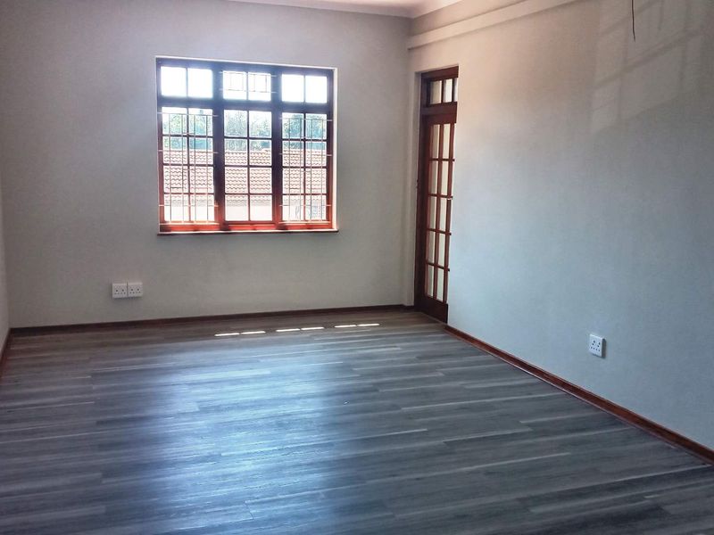 Versatile 75m2 Office/Retail Space – Gillitts - Photo 2