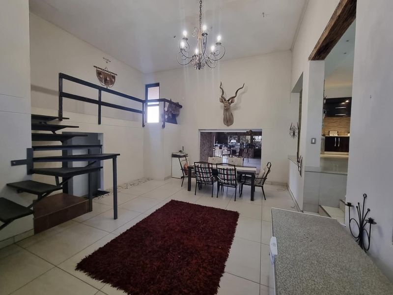 5 Bedroom Freestanding House with Flat 🤩 - Photo 8