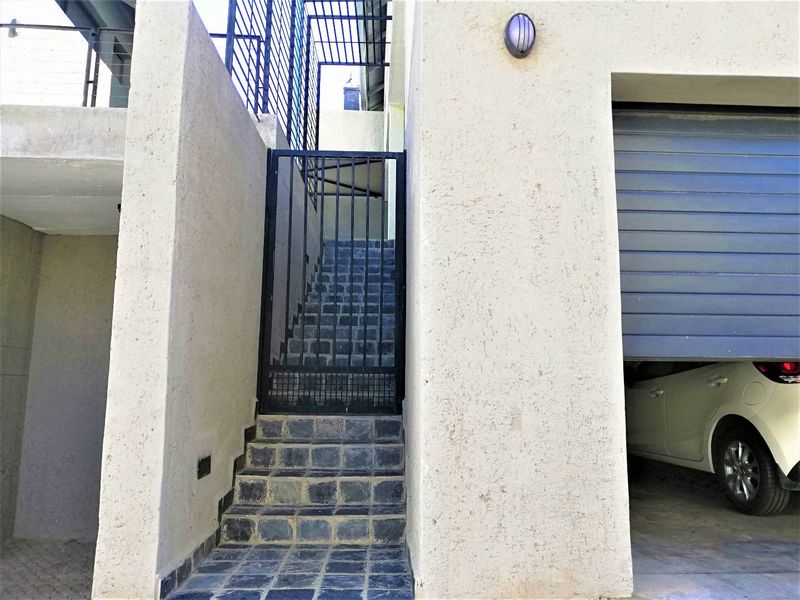 3 Level Townhouse To Let - Photo 4