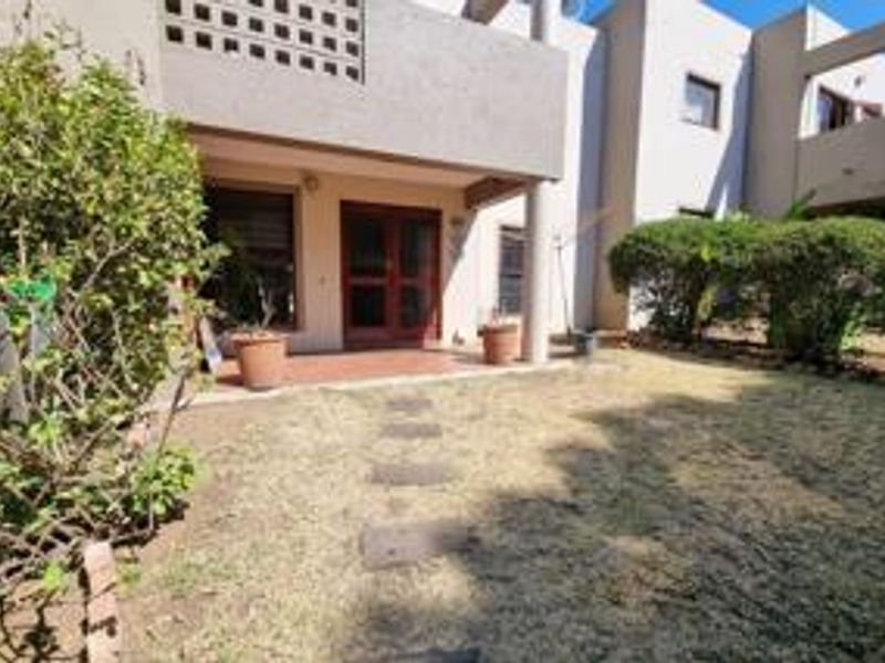 Comfortable lock and go home in the heart of new market park - Photo 1