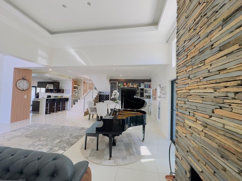 4 Luxurious Bedroom House for Sale in Blue Valley Golf Estate - Photo 9