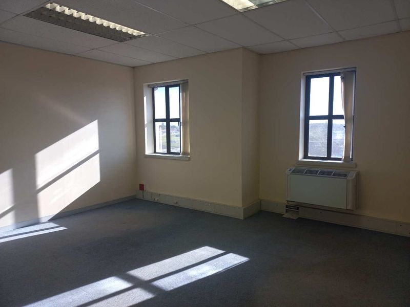 Office space with generator, borehole, and 24hr security! - Photo 2