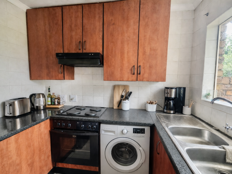 2 Bedroom Top Unit in Willow Park Manor - Photo 4