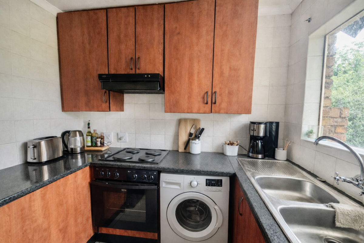 2 Bedroom Top Unit in Willow Park Manor - Photo 4