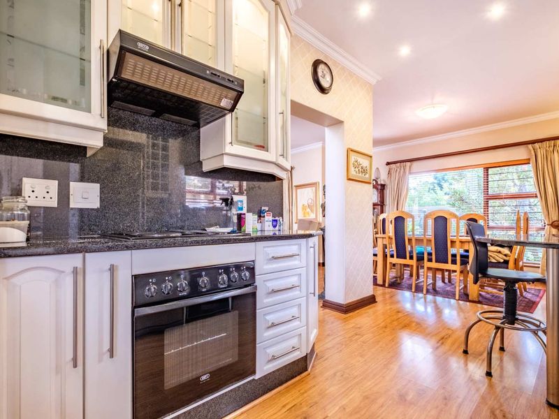 "Prime Location in Bardene: Close to Schools, Malls, and Airport - Photo 6