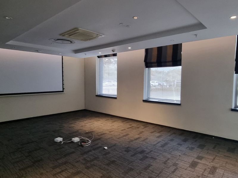 2 700m2 Waterfall City Midrand Office Block For Sale - Photo 4