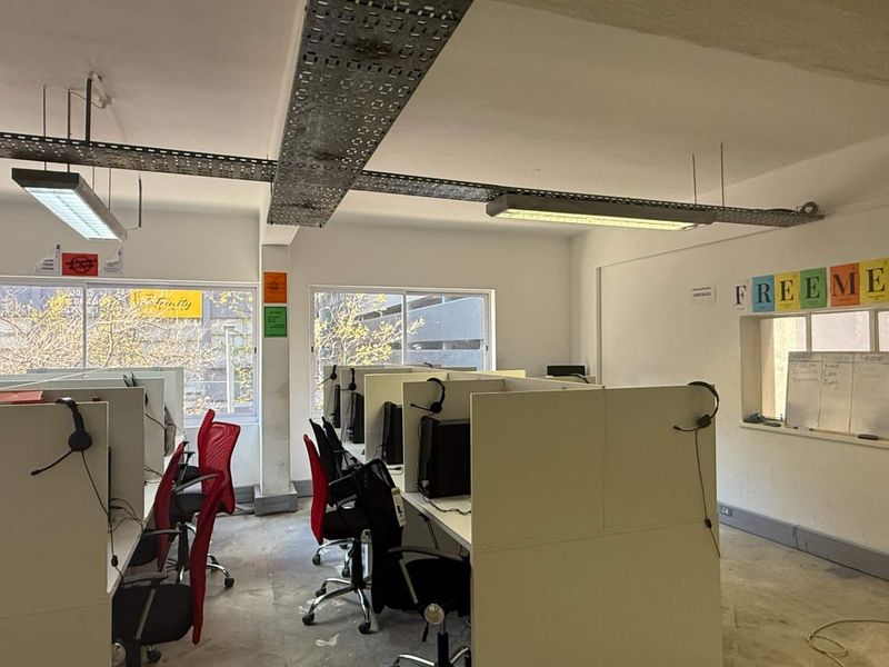 Neat White Boxed office to let in Cape Town CBD - Photo 10