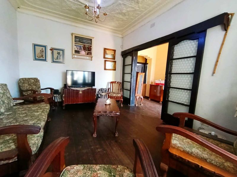 Neat 3-Bedroom Home with Income-Generating Cottage - Photo 4